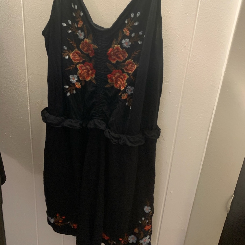 Black romper w floral design